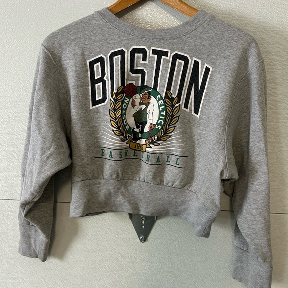 NBA Tops - Vintage NBA Boston Celtics Gray Cropped Sweatshirt